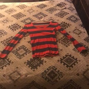 It is a long sleeve ,xxs top